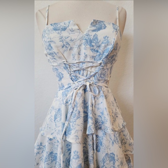 ANTHROPOLOGIE • White Linen Blue
Floral Toile Granny Cottage sz Med - Picture 5 of 8